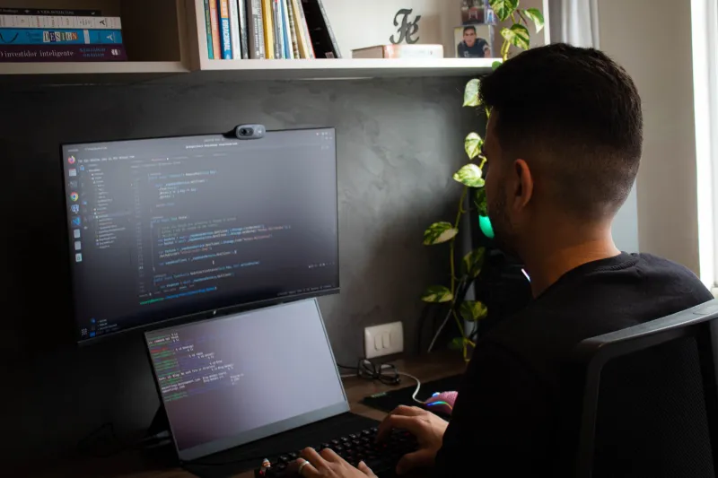 Thirty Days Without macOS: One Developer's Unfiltered Journey Through Fedora, Ubuntu, and Pop!_OS